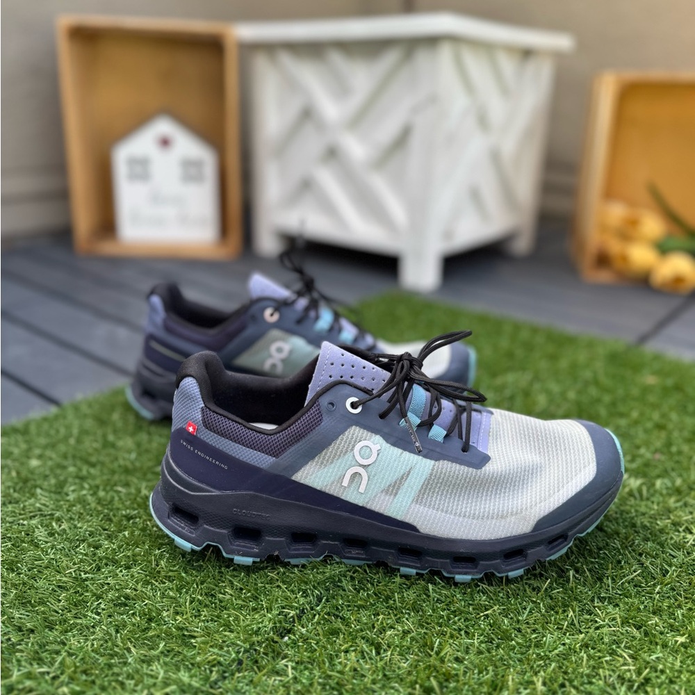 On Cloud Vista women shoes size 8.5 US